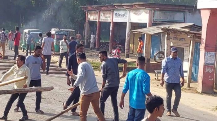 Blockade of Dhaka-Sylhet highway in Moulvibazar